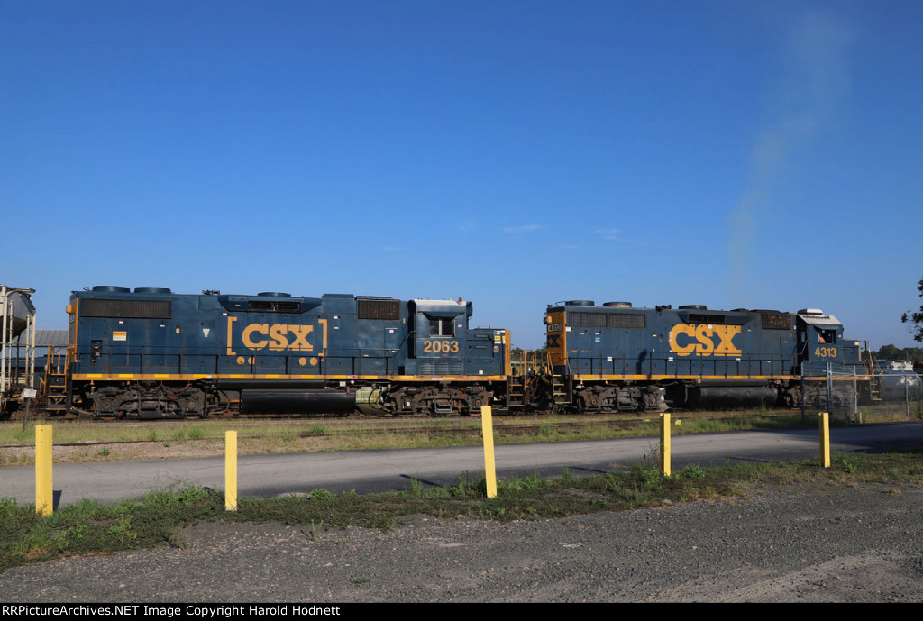 CSX 4313 & 2063 on duty as L617-06